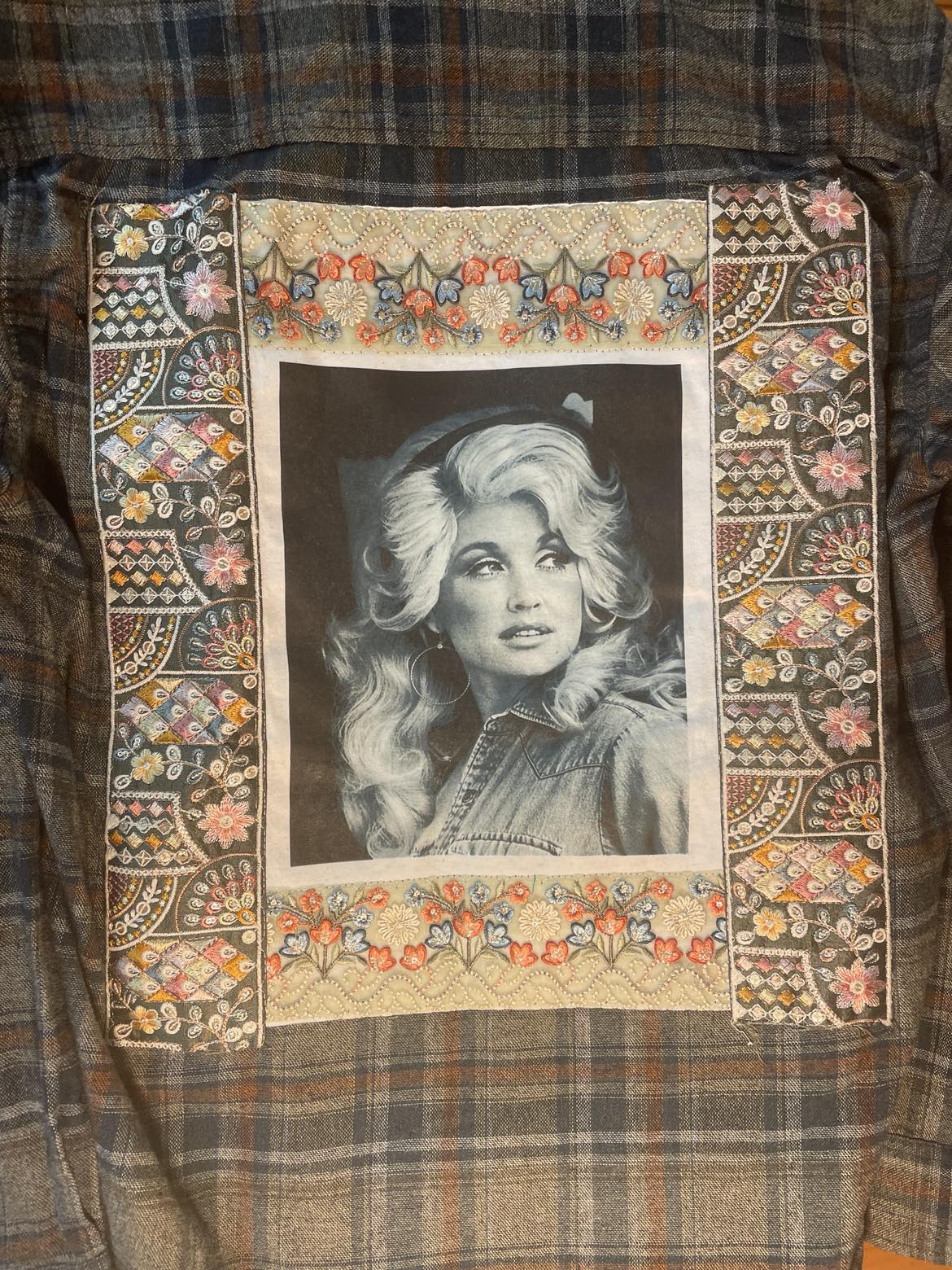 Too glam to give a damn—Dolly said slay.